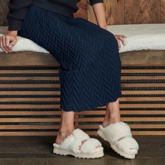 Emu Wobbegong Sandle Slides Sheepskin new condition size 6 - Picture 2 of 9